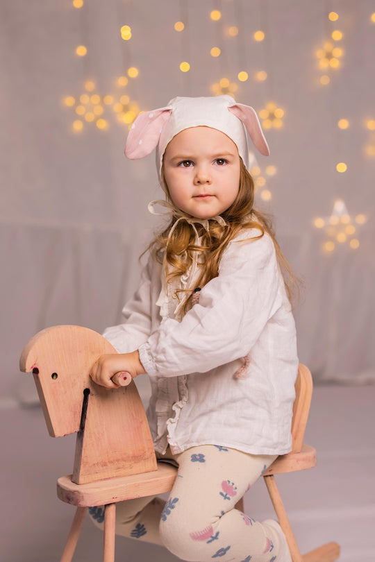 Linen Bonnet White Mouse
