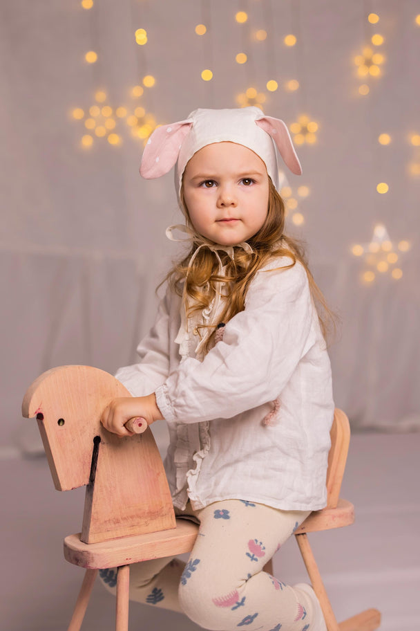 Linen Bonnet White Mouse