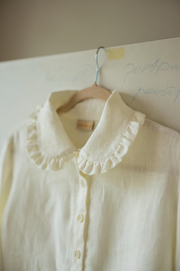Reba Linen Shirt with Rounded Peter Pan Collar