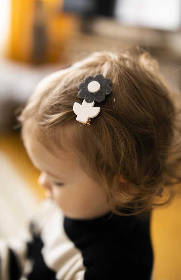 Black & White Daisy Hair Clips – Set of 2