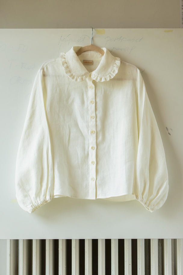 Reba Linen Shirt with Rounded Peter Pan Collar
