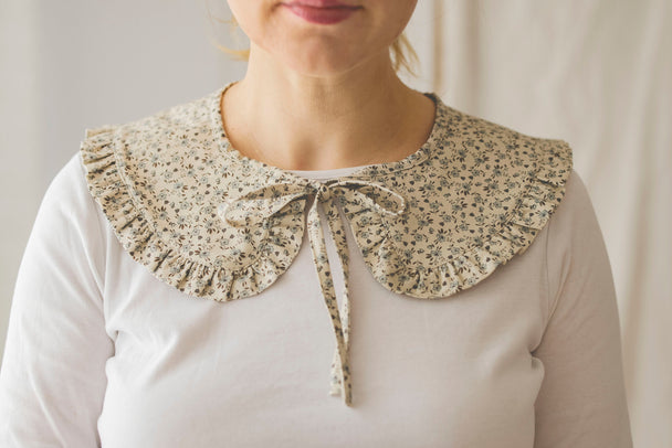 Cotton Peter Pan Collar with Ruffle – Blue Flowers