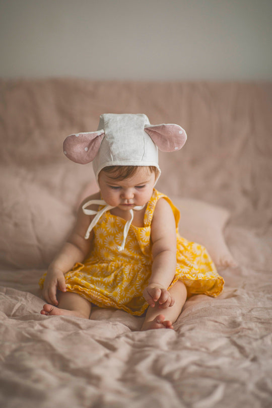 Linen Bonnet White Mouse
